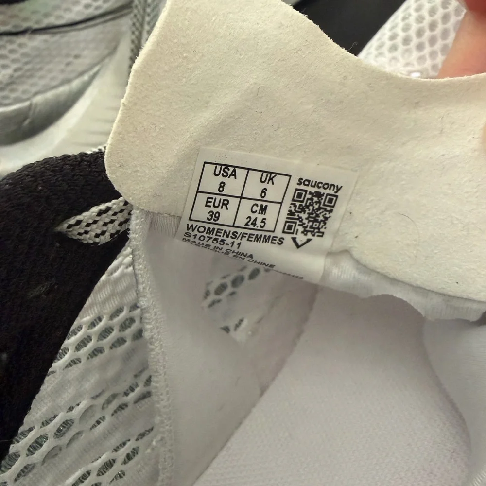 Carbon plate running shoes, only worn for 2 miles! - Picture 5 of 6